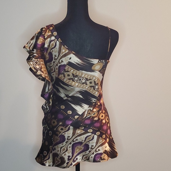 Beautiful Top - Picture 3 of 5